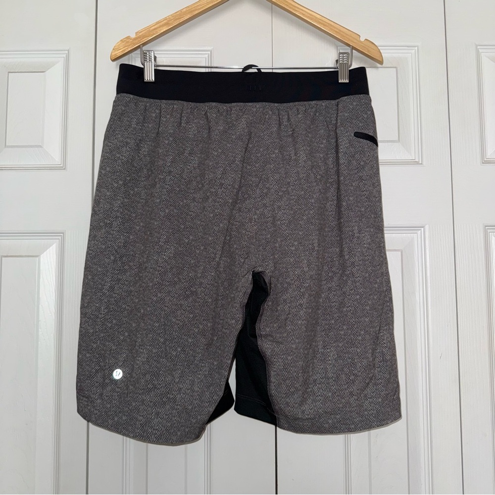 Lululemon short size L